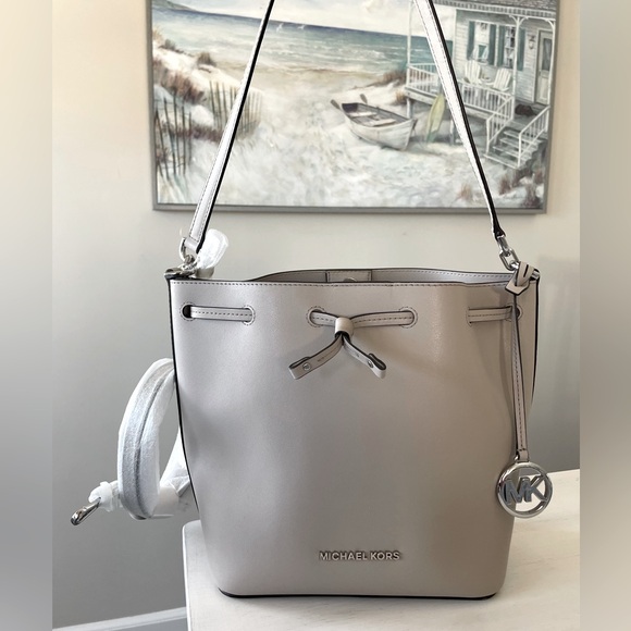 Michael Kors Eden Leather Bucket Crossbody bag- New great Christmas gift - Picture 2 of 12